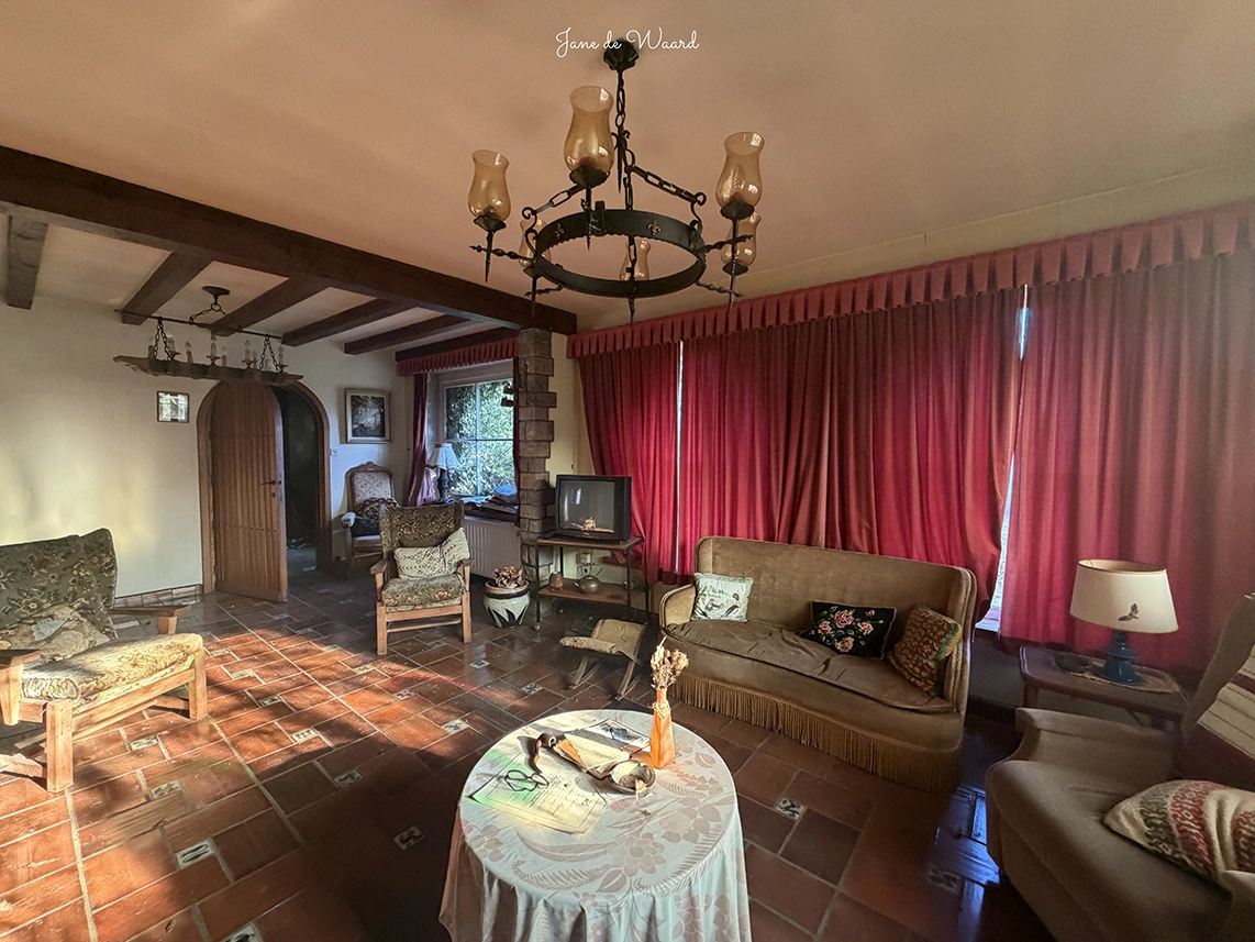 Urbex Maison 70's: Een vrijwel intacte luxe villa in België met uniek jaren 70 interieur