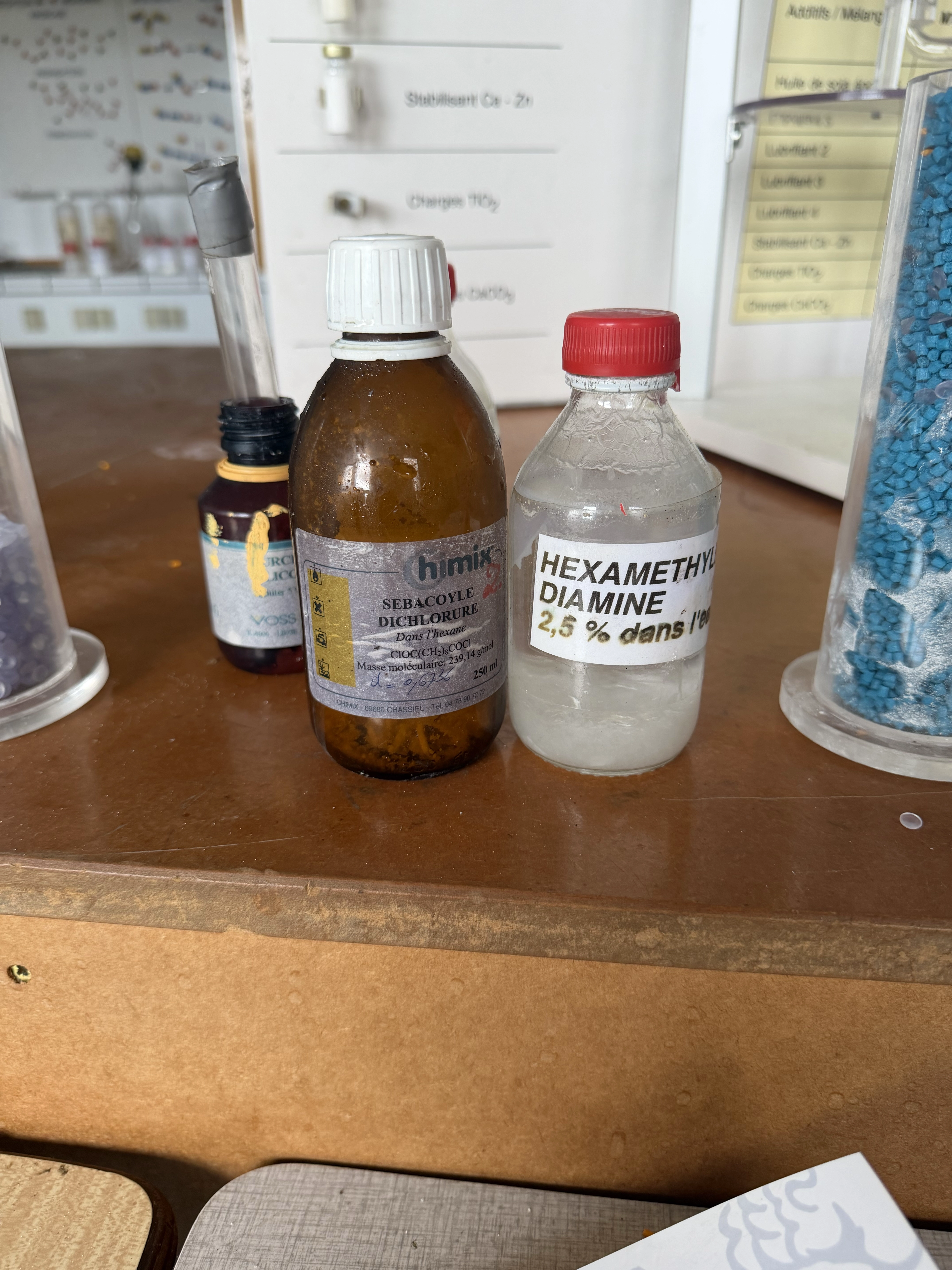 Detail van een technische tekening die nog op een tekenbord is blijven hangen