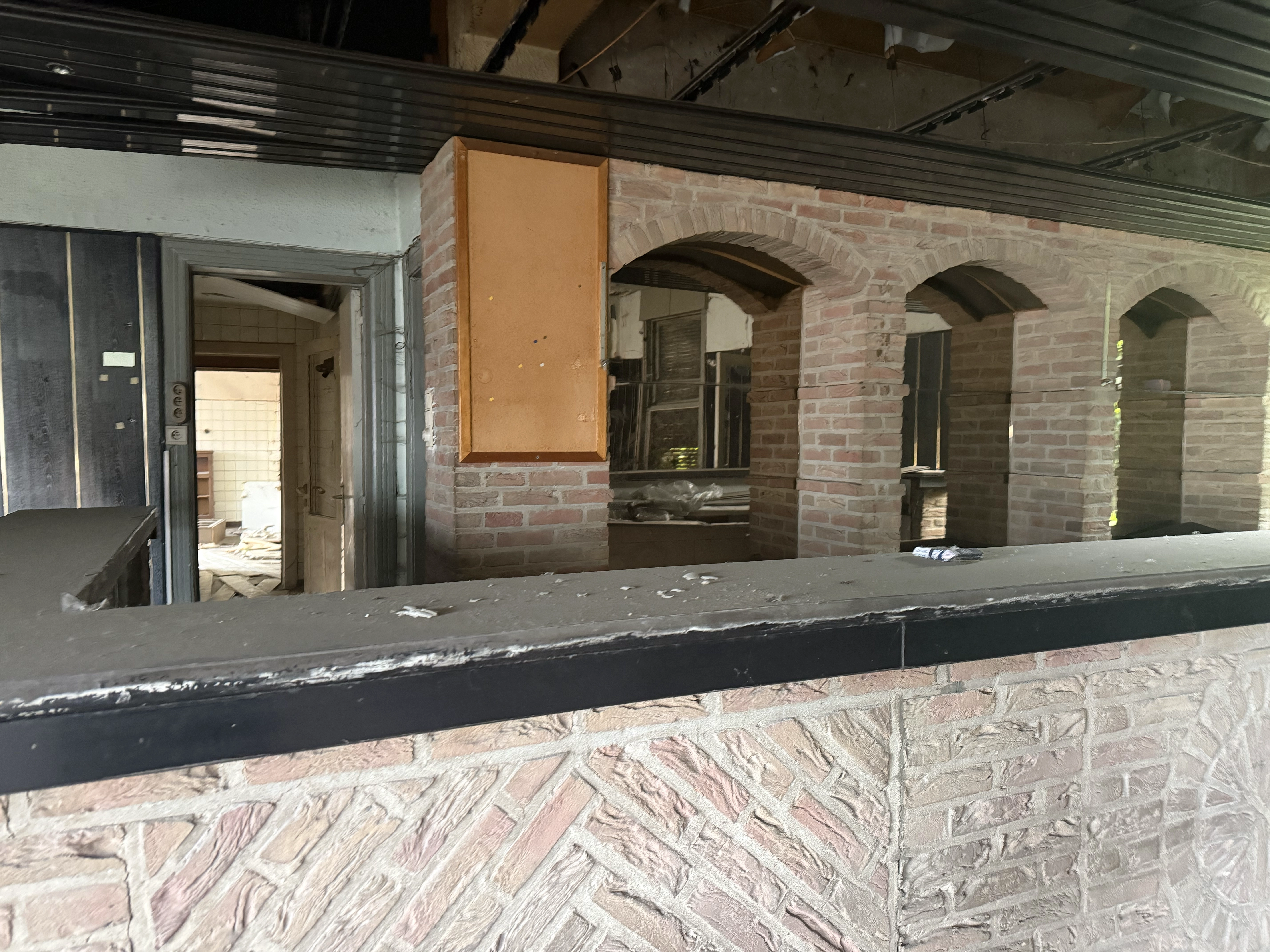 Urbex detail van verval en stof in het officieel beschermde erfgoedpand